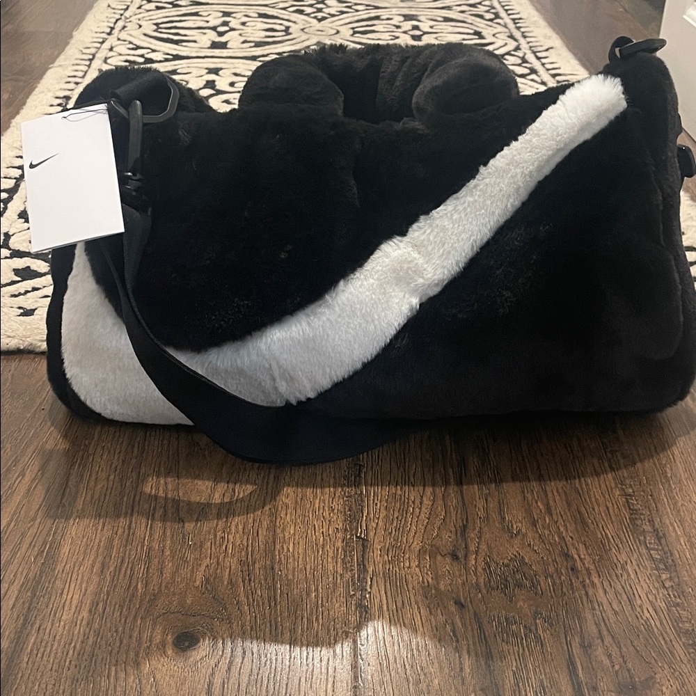 Nike Women's Faux Fur Black and White Shoulder Bag Tote NWT - Picture 4 of 16